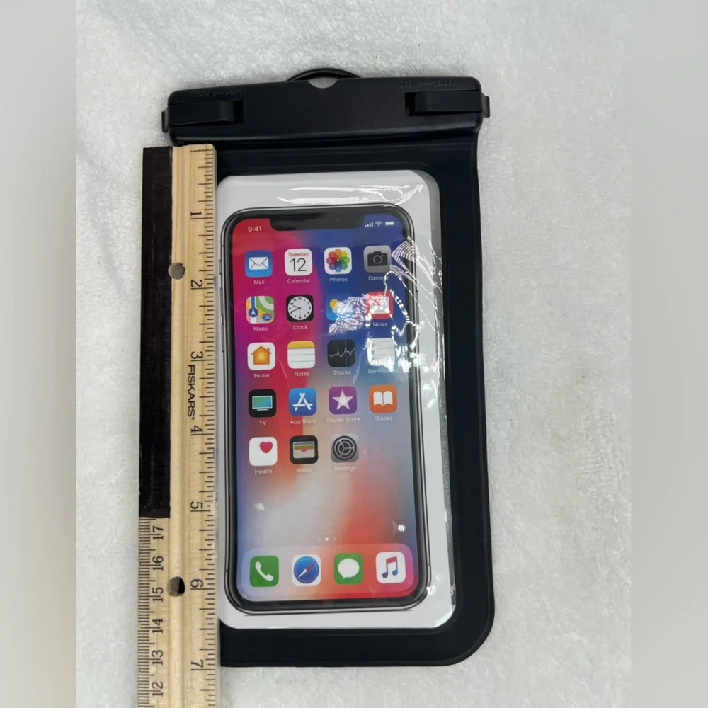 Black waterproof case with strap - Picture 2 of 4